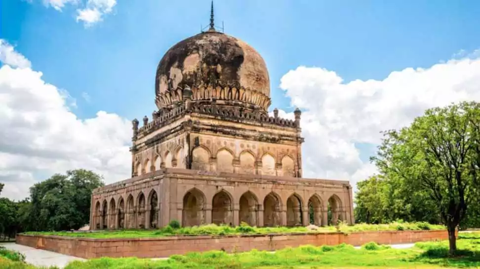 the ancient tomb of qutb shahi in hyderabad