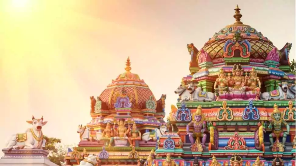 beautiful view of colorful gopura in the hindu kapaleeshwarar temple